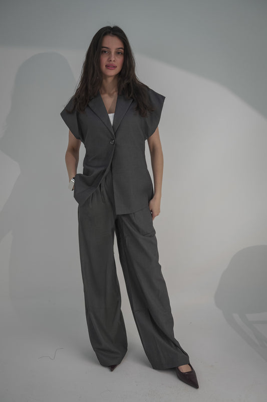 Gray set short sleeve blazer & pants